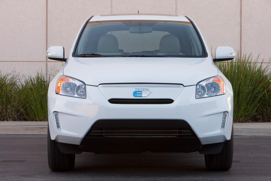  Toyota RAV4 EV Concept 2010 года  (фото 20 из 48)